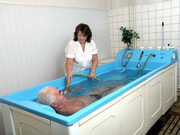 Санаторное лечение инсульта. Бальнеотерапия в физиотерапии. Бальнеотерапия пожилых. Опорно-двигательный аппарат санатории. Физиотерапия ванны.